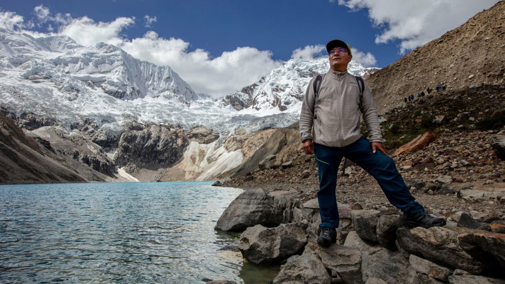 Saúl Luciano Lliuya at glacial lake Palcacochacredit Walter Hupiu Tapia Germanwatch e V