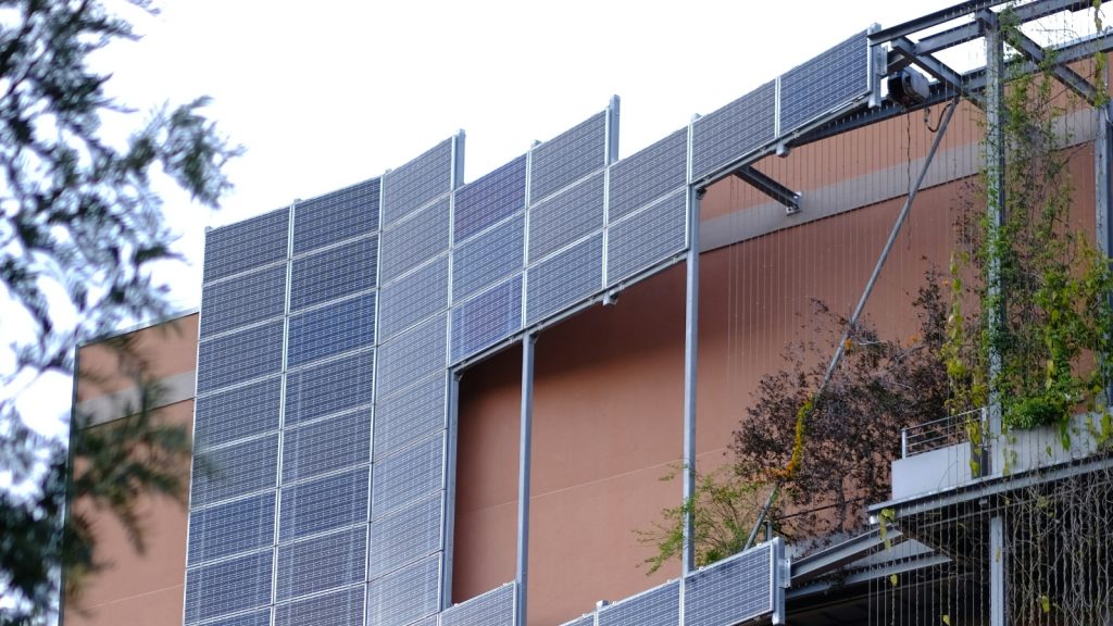 EPBD IV richtlijn EU gebouwen energieprestatie Nederland zonnepanelen laadpunten